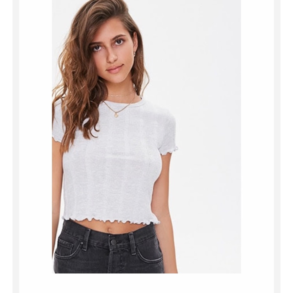 Ribbed white tee with frills